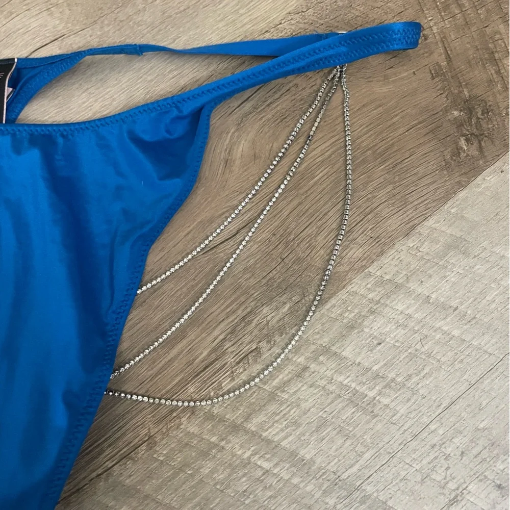 Victoria's Secret Blue V-String with Chain Accent - Picture 4 of 9